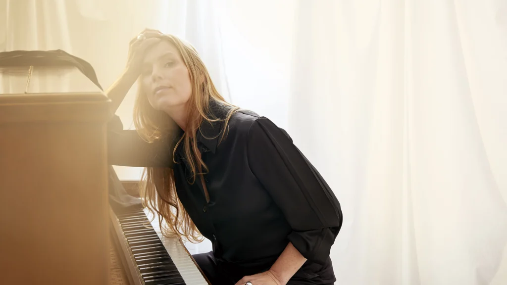Rebekka Bakken am Klavier