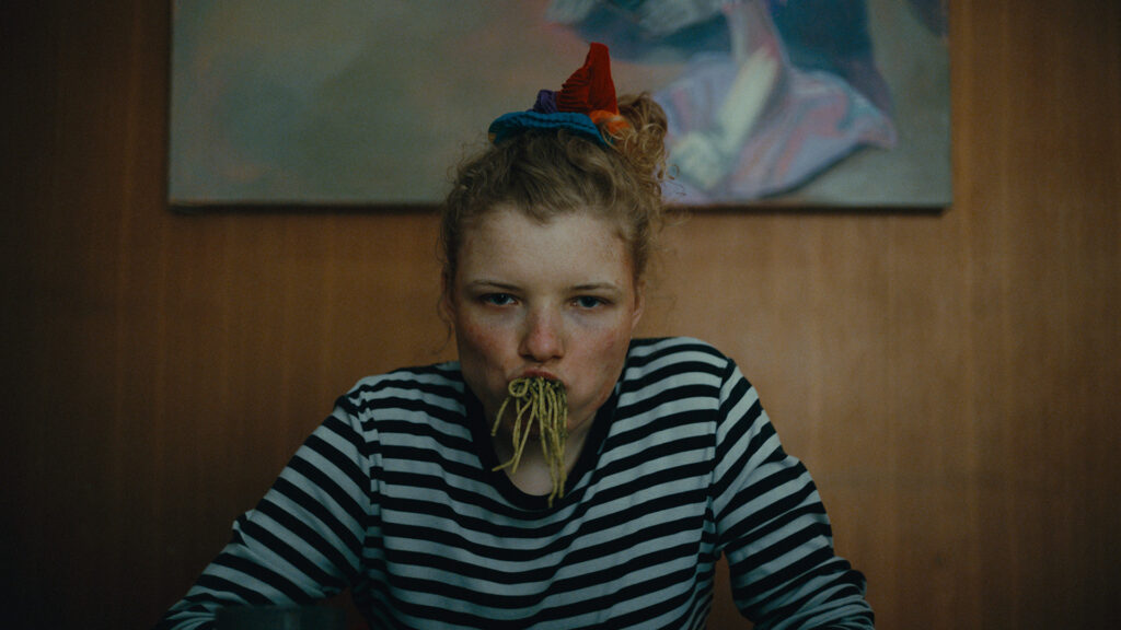 Filmstill des Eröffnungsfilms "How to be normal"