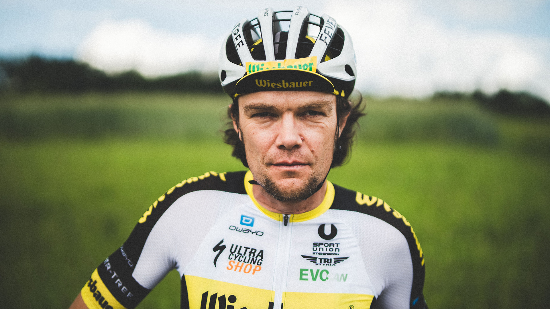 Portrait vom Christoph Strasser am Fahrrad