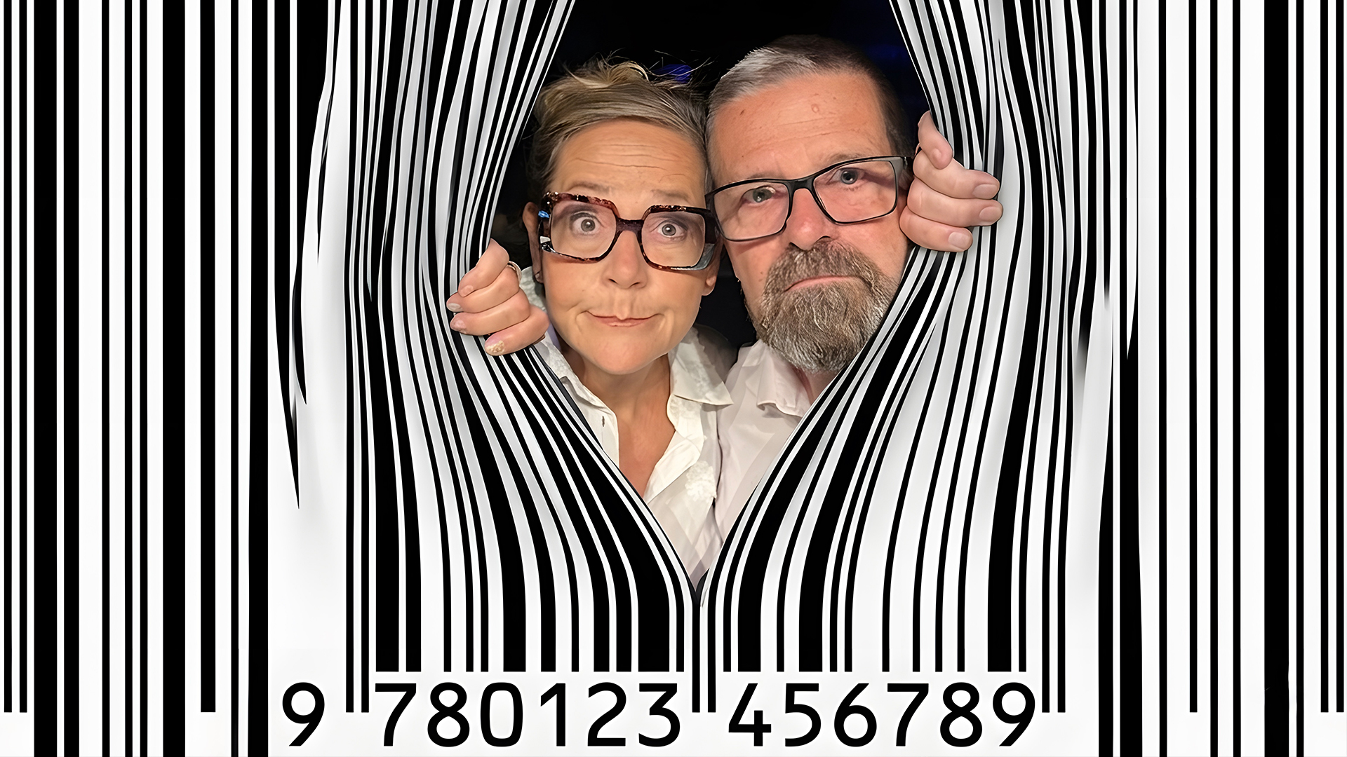 Sujet von "Statisten des Wahnsinns" Mann und Frau mit Brille schauen aus Barcode hinaus